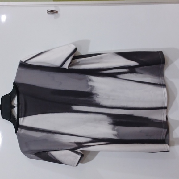 Wearable Art by Andrea Geer Wmn Small Sgraffito Boxy Tee in Greyscale - Picture 5 of 8